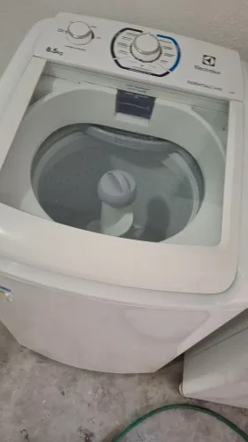 Máquina de Lavar Roupas 8,5kg Electrolux - Pouco Usada.