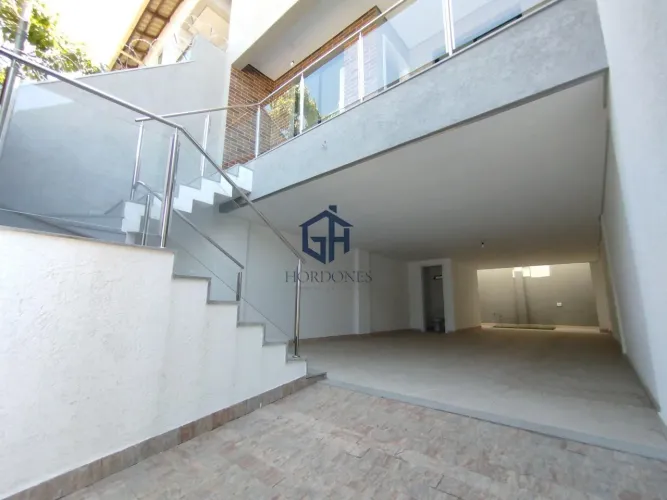Casa Geminada 3 quartos 3 vagas Cabral