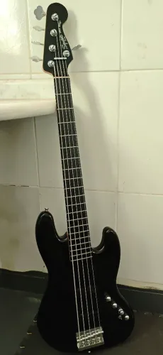 Baixo (Fender) Squier Deluxe 5 Cordas Ativo