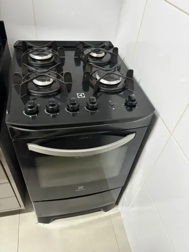 Fogão 4 Bocas Electrolux Preto com mesa de vidro