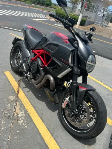 Vendo Diavel Carbon Impecável
