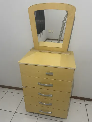 Cômoda com espelho