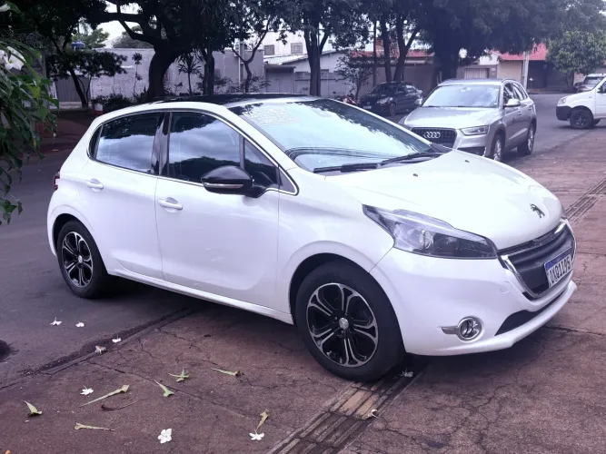 Peugeot 208 Griffe 1.6 Flex 16V 5P Aut. 2014