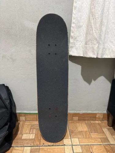 Skate profissional DGK