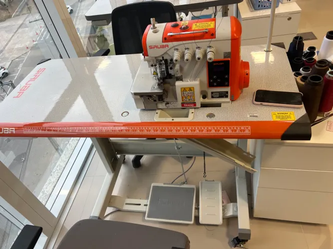 Máquina de costura siriba 547