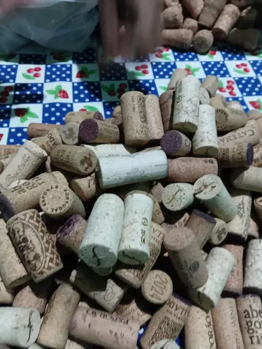 Rolhas(Cortiças),de Vinhos e Espumantes vários países,para artesanato ou colecionar.