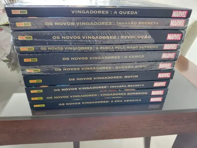 HQ Coleção Novos Vingadores Marvel de Luxe Panini com 10 volumes - VENDAS AVULSAS