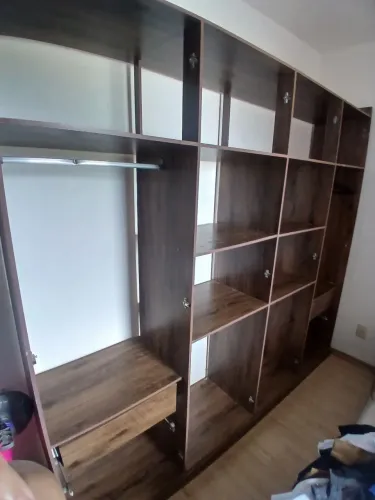 Oportunidade: Closet Móvel Usado em Bom Estado