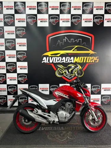 twister 250 2022/2022 abs 19.700km apenas. Já emplacada e à pronta entrega
