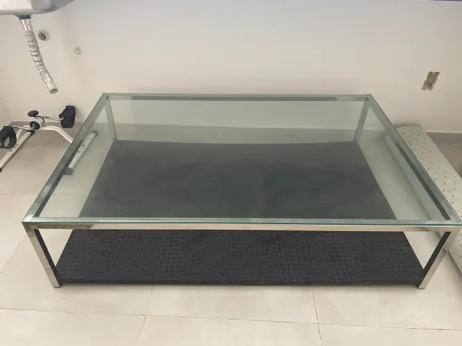 Vendo centro de mesa, em ótimo estado, com vidro. Pouco usado