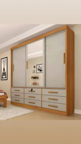 Guarda roupa casal com portas de correr