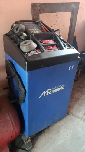 Balanceadora de pneus.