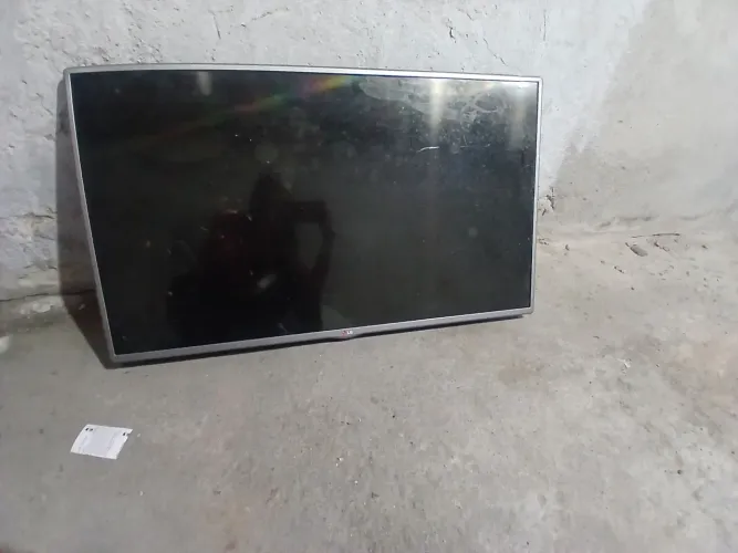 Vende-se tv para conserto