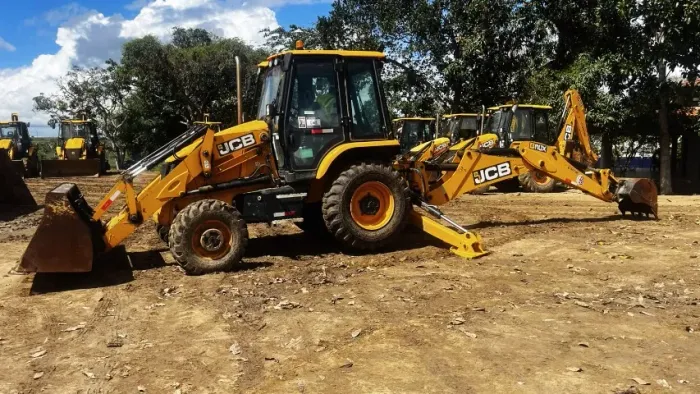 RETROESCAVADEIRA JCB 3CX 2025 - PROMOÇÃO