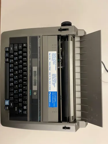 Máquina de escrever eletrônica Panasonic R530