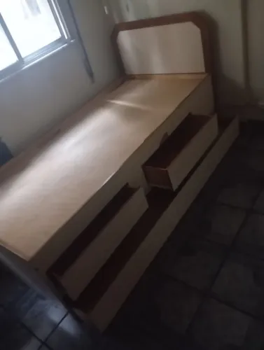 Bicama com gavetas madeira com formica. 