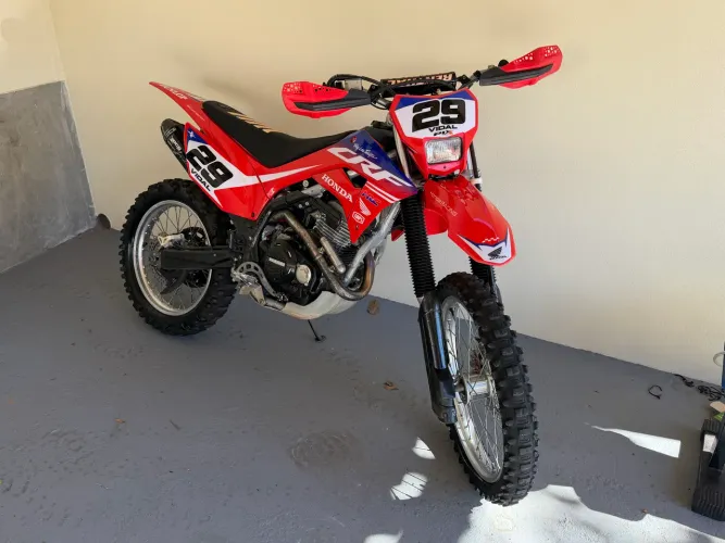CRF250F 2024 toda equipada