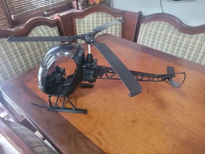 Helicóptero preto boneco Falcon da Estrela
