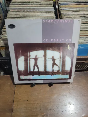 Vendo disco Simple Minds <br>Valor 100,00 <br>Envio pelos correios ou faço olx.<br>