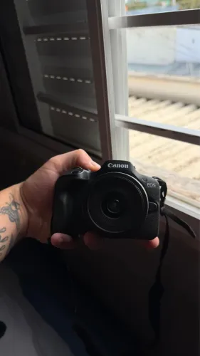 Câmera Mirrorless EOS-R100