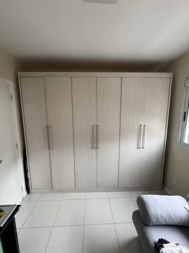 Guarda roupas 6 portas