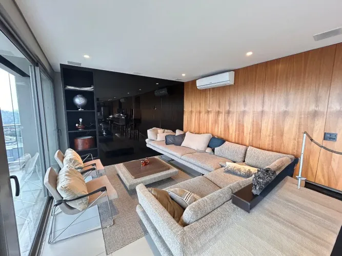 Cobertura para venda em Pinheiros com 4 quartos, sendo 4 suítes, 260m²