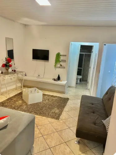 Casa 1/4 com AR, há um minuto da Praia de Atalaia