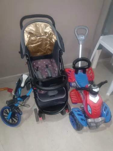 Carrinho, motoca e bicicleta 