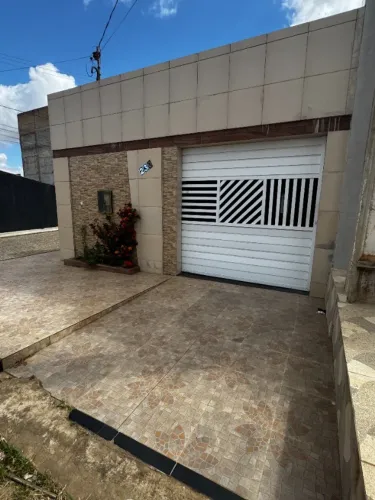 VENDE-SE ESTA CASA