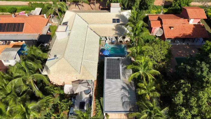 Casa de condomínio para venda tem 500 metros quadrados com 6 quartos
