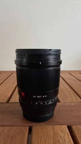 Lente Viltrox 13mm 1.4