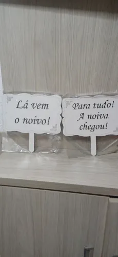 2 plaquinhas ee casamento noivo e noiva