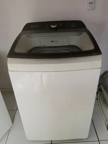 Vendo uma máquina de lavar roupa Brastemp 12 kg bem conservada funcionando perfeitamente