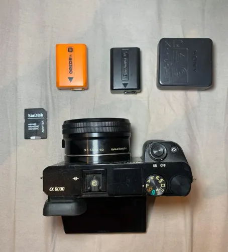 Sony a6000 + Lente 16-50mm | Kit Completo com Acessórios