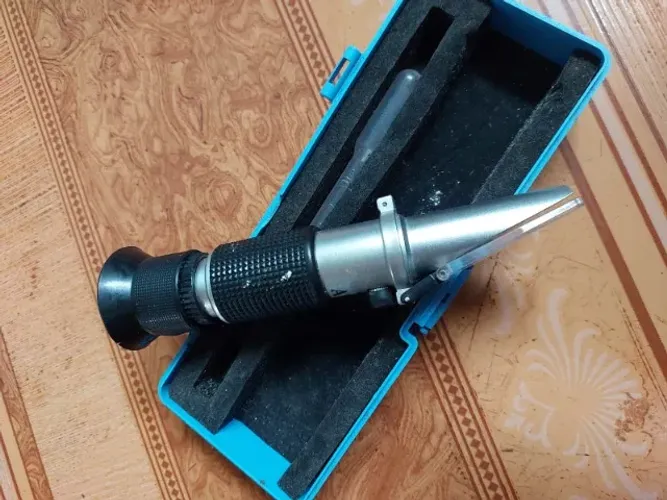 Refratometro Medidor De Brix Faixa De 0-40% E Alcool 0-25% clip-icon Refratometro Medidor 