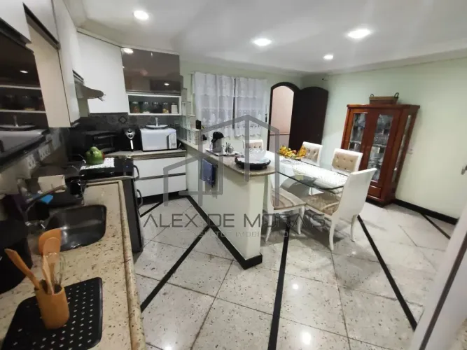 Excelente Casa - 650m² - 3 Quartos, 2 Suítes, Psicina, Sauna, Churrasqueira, Terraço Cober
