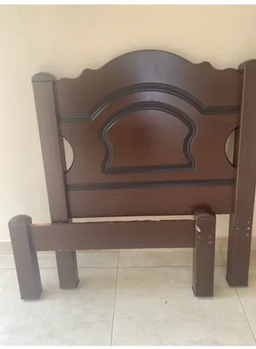 -Cama solteiro usada completa Pequena avaria na barra lateral