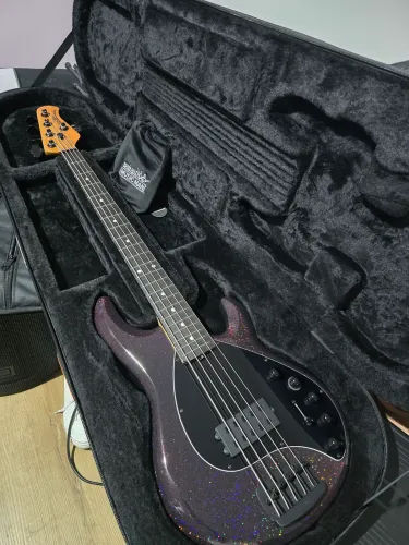contrabaixo music man dark ray 5c