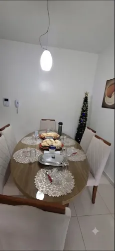 Jogo de mesa com 6 cadeiras