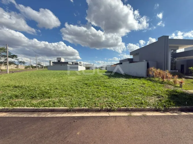 Terreno à Venda no Condomínio Eco Esportivo Damha IV em São Carlos