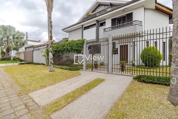 CASA DE ESQUINA COM EDÍCULA LATERAL, NA MELHOR LOCALIZAÇÃO DO TRADICIONAL BAIRRO JARDIM DA