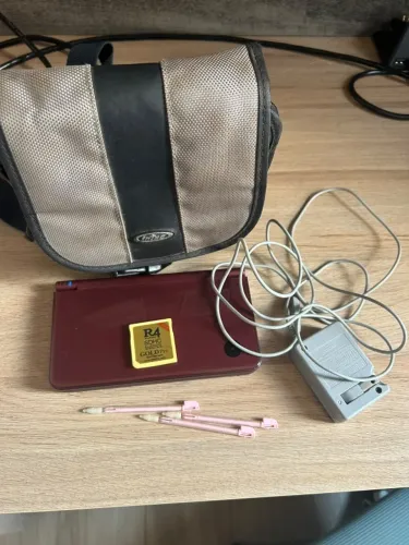 Nintendo DSi XL Vinho Original + Carregador + Bolsa + Canetas+ R4