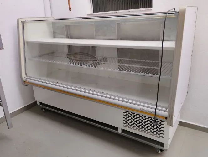 Vendo balcão expositor refrigerado GELOPAR  de 1.80 mt ,2 portas