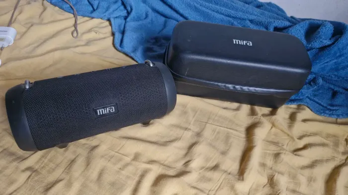 Vendo caixa de som à prova d'água