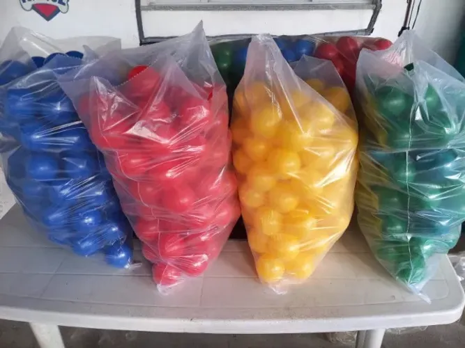 100 bolinhas de uma cor so ou azul ou verde ou amarela ou vermelha