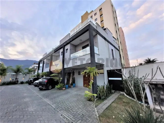 Triplex para venda possui 135 metros quadrados com 2 quartos em Massaguaçu - Caraguatatuba