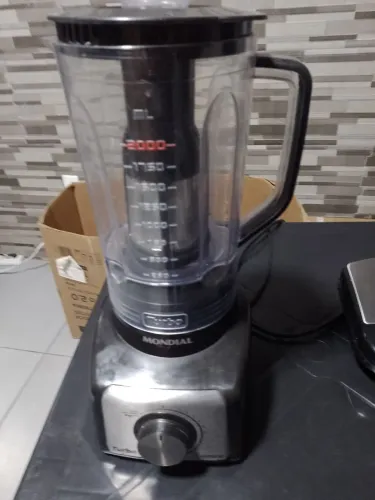 Liquidificador e sanduícheira Mundial novos 