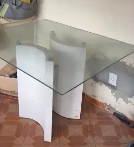 Vende-se mesa de vidro 4 lugares