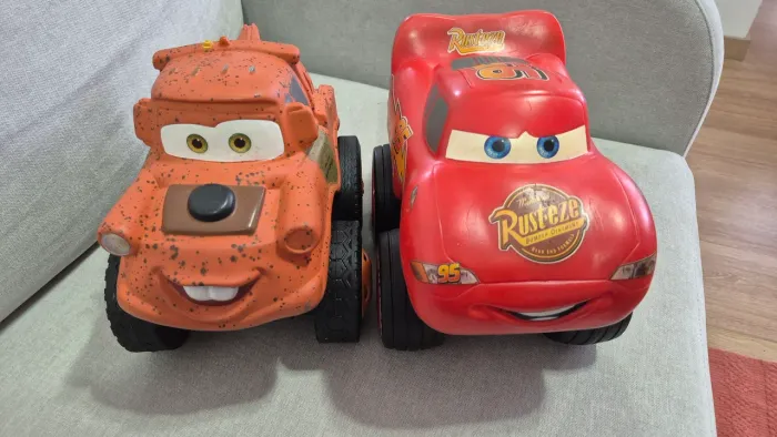 Carros ( MacQueen+Mater)