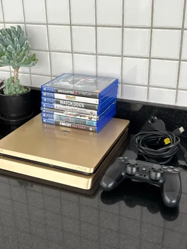 PS4 Slim Dourado